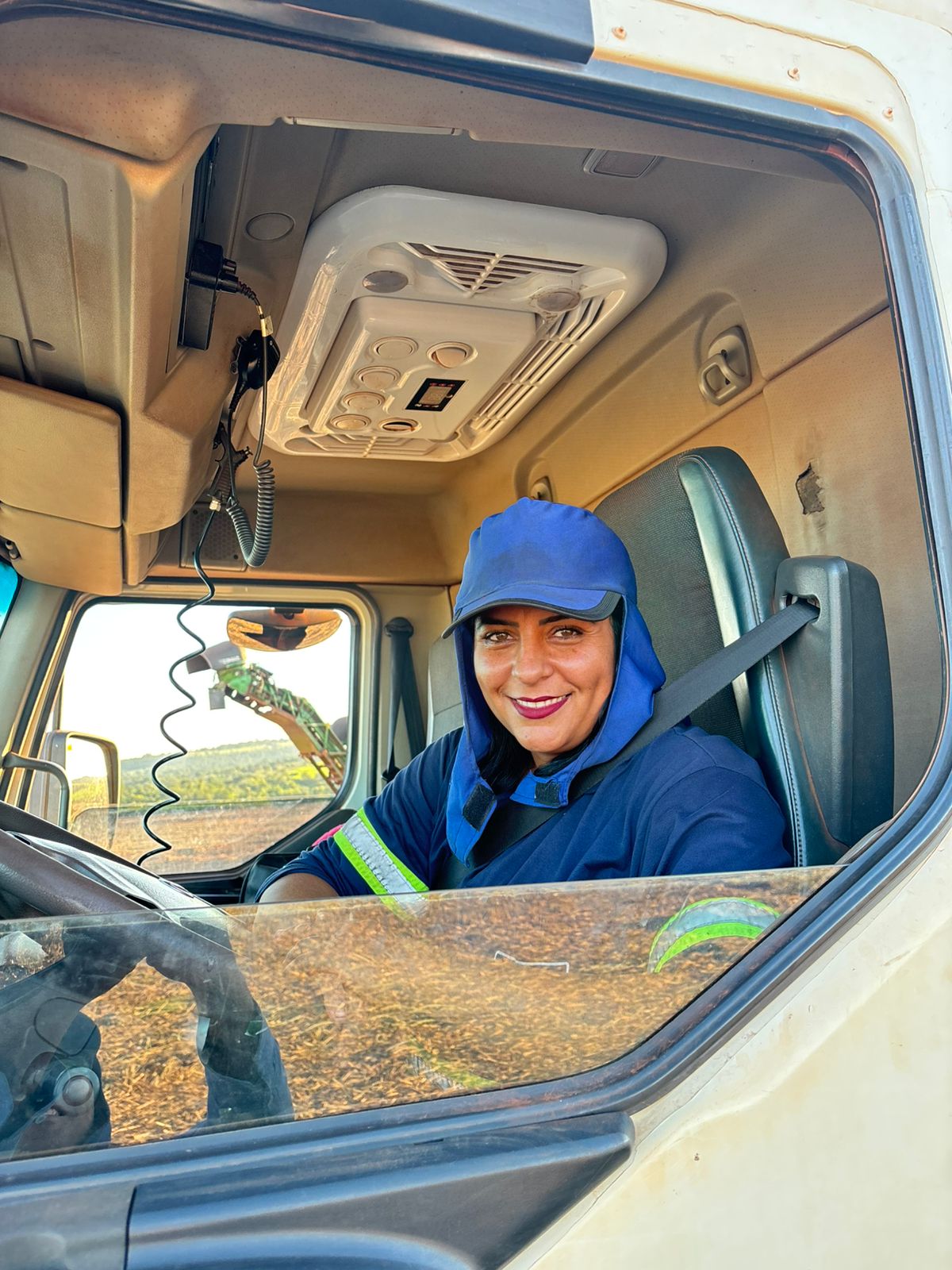 a motorista de caminhão de apoio, jaqueline aparecida, participou da primeira edição do programa “mulheres na condução” em capinópolis (mg)