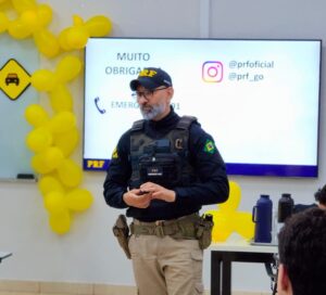 crv industrial promoveu palestra com o inspetor da prf henrique luiz sobre o maio amarelo