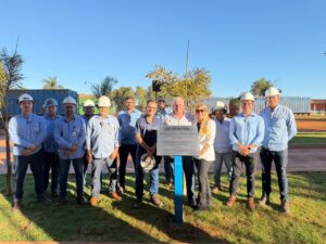 equipe da crv industrial mineira inaugura nova linha de moagem